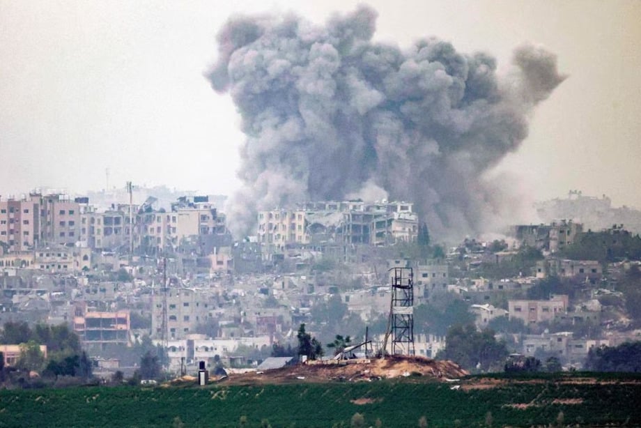 Israel ataca área próxima ao maior hospital de Gaza após acusar o Hamas de usá-lo como base | Foto: Menahem Kahana/AFP