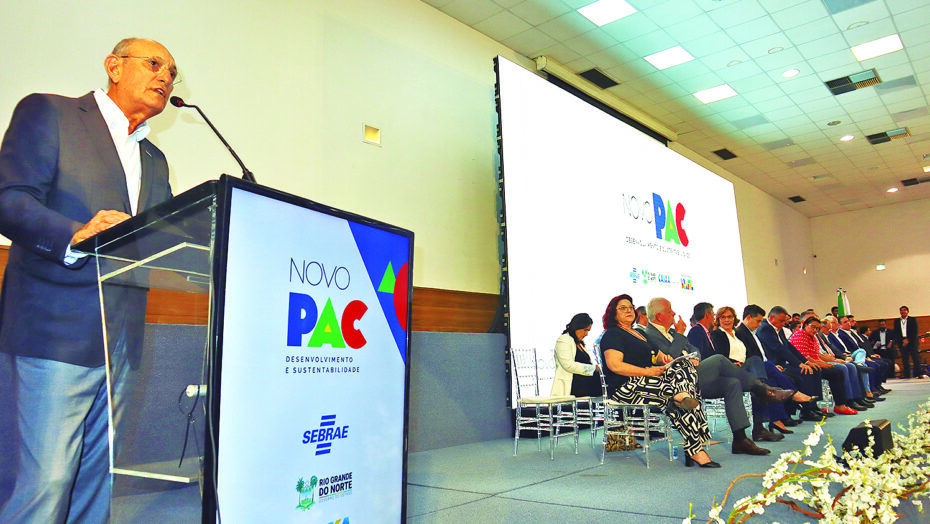 Roberto Serquiz, diretor primeiro tesoureiro e presidente eleito para próximo mandato na FIERN discursa durante evento do Novo PAC no Rio Grande do Norte