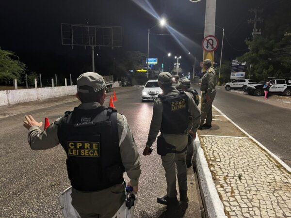 CPRE durante blitz da Lei Seca em Mossoró. — Foto: Foto: Divulgação/PMRN