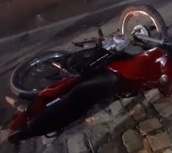 O piloto da moto, um jovem de 18 anos, morreu na hora. — Foto: Foto: Reprodução