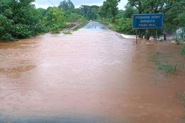 Com temporal, barragens inudam vias no RS. Comando Rodoviário da Brigada Militar / Divulgação