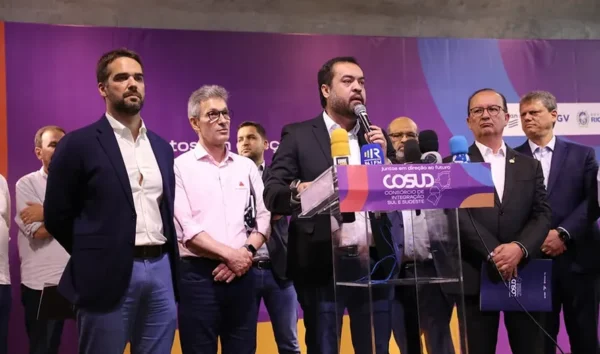 Os governadores Eduardo Leite (RS), Romeu Zema (MG), Claudio Castro (RJ), Jorginho Mello (SC) e Tarcísio de Freitas (SP) no Encontro do Consórcio de Integração Sul Sudeste (Cosud), no Rio de Janeiro — Foto: Divulgação/Governo do Estado do Rio de Janeiro