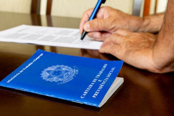 Carteira de Trabalho — Foto: Divulgação Seteq