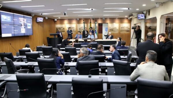 Texto encaminhado pelo Executivo e aprovado na Câmara assegura a continuidade dos serviços prestados pelos professores temporários em Natal - Foto: Verônica Macêdo/CMN