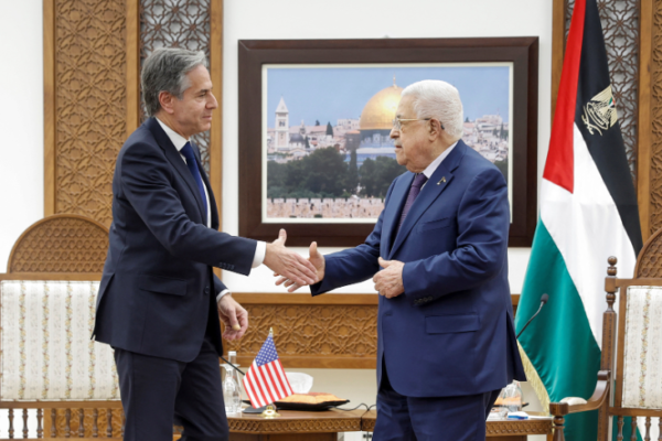 O presidente da Autoridade Palestina, Mahmoud Abbas e o secretário de Estado dos Estados Unidos, Antony Blinken Jonathan Ernst/Pool/Reuters
