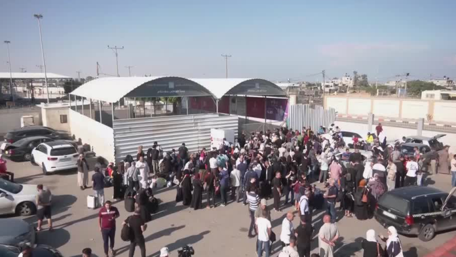 Estrangeiros tentando sair da Faixa de Gaza. Foto: Reuters. egito