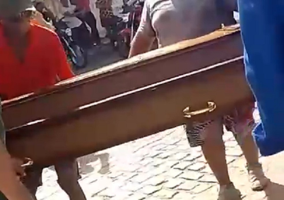 VÍDEO: Família homenageia morto com forró durante cortejo no interior do RN — Foto: Reprodução