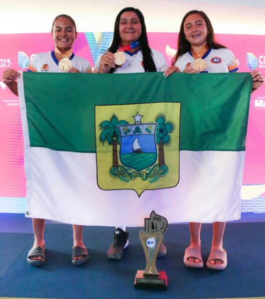 Lara Diniz e Maria Clara, do CEEF Parelhas, conquistam ouro nos JEB's 2023 — Foto: Arthur Varela