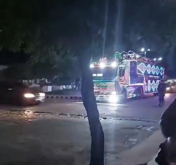 Animador de carreta é arremessado após ser atropelado em Apodi — Foto: Foto: Reprodução