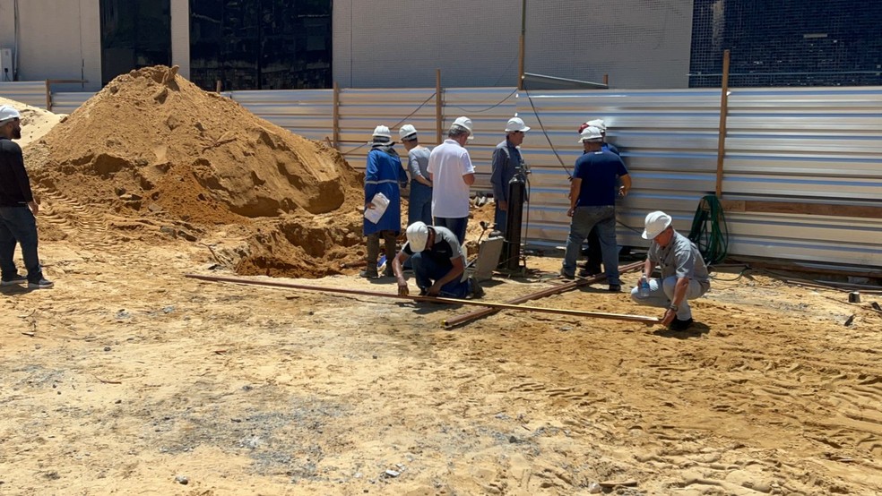 Tubulação se rompeu durante obra no Hospital Walfredo Gurgel, em Natal — Foto: Vinícius Marinho/Inter TV Cabugi