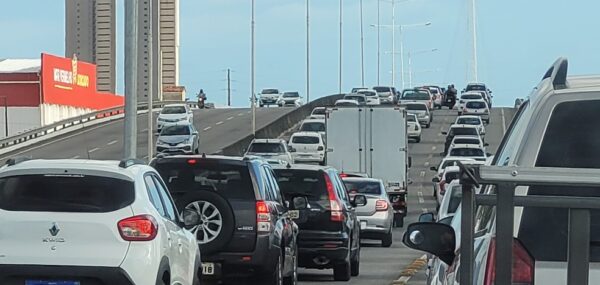 Trânsito em Natal, carros  — Foto: Igor Jácome/g1 RN