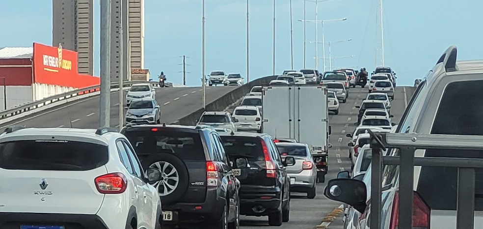 Trânsito em Natal, carros  — Foto: Igor Jácome/g1 RN