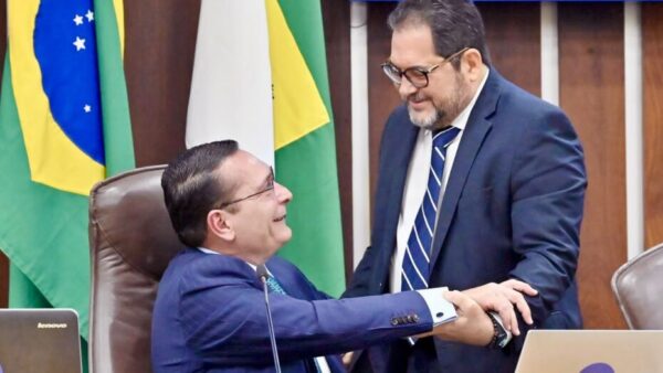 Fernando Rezende ao lado de Ezequiel Ferreira, presidente da ALRN / Foto: ALRN