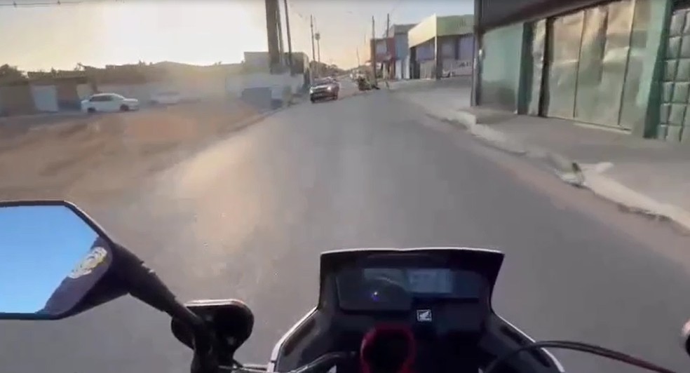 Guarda municipal filma acidente envolvendo colega na Grande Natal — Foto: Reprodução