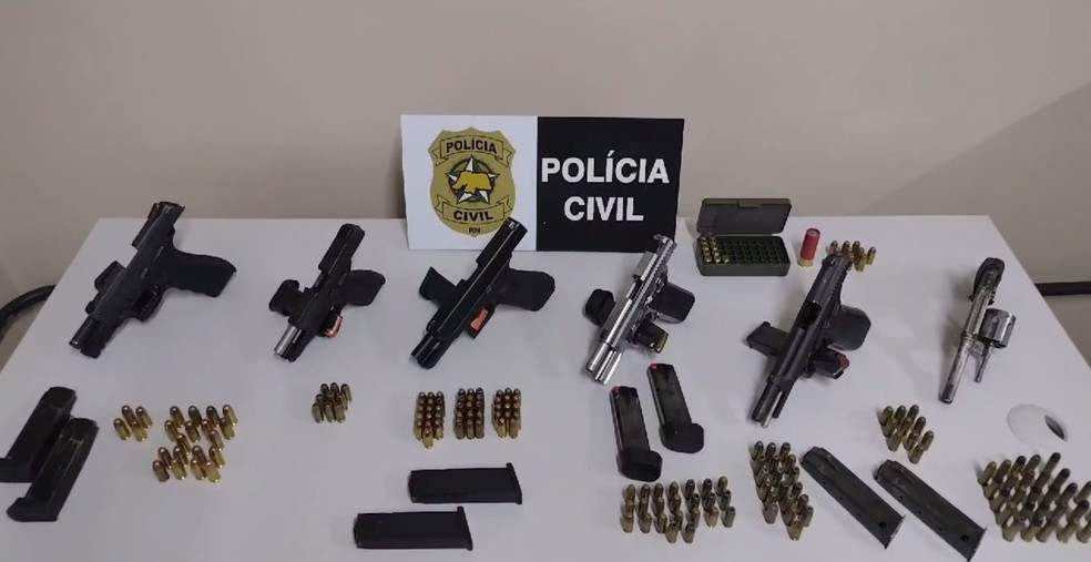 Armamento foi apreendido com suspeitos na Câmara Municipal — Foto: Divulgação