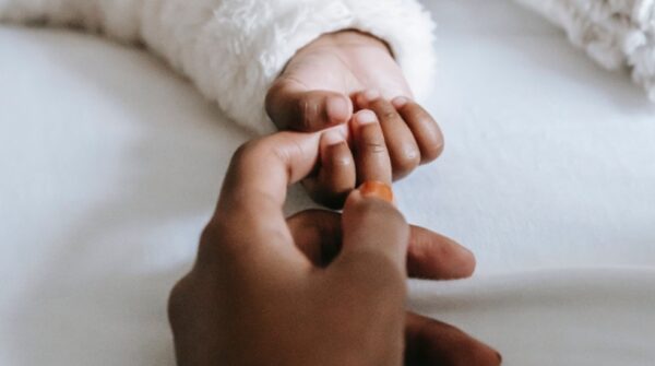 Mãe e bebê — Foto: William Fortunato/Pexels