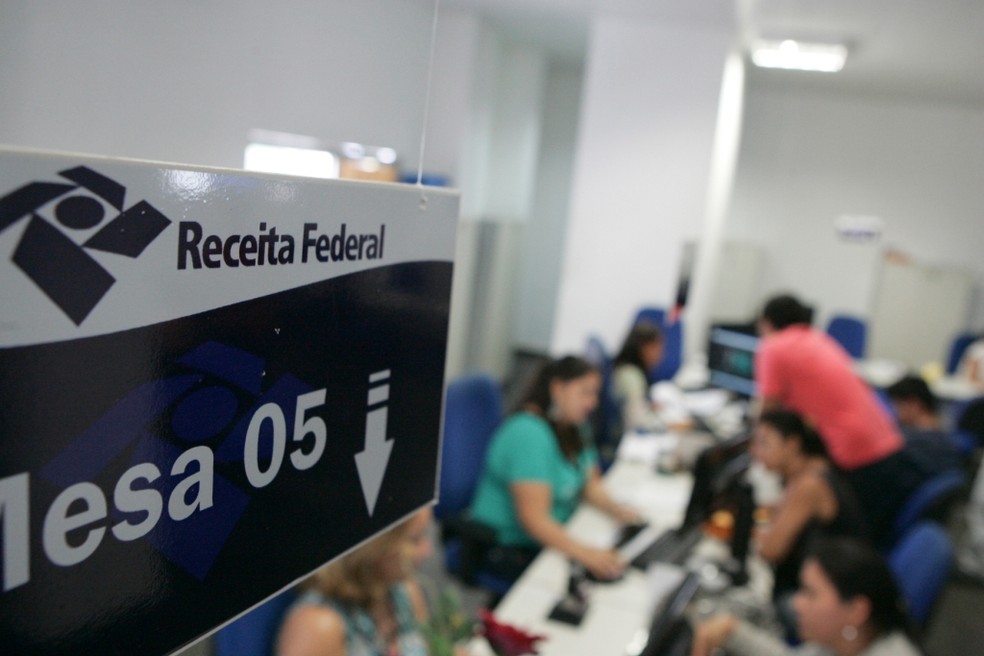 Atendimento da Receita Federal — Foto: Sandro Pereira