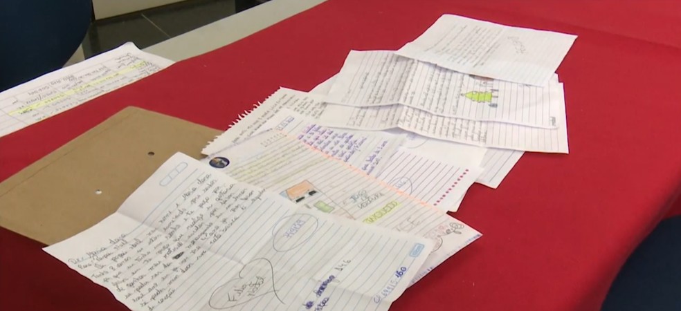 Cartas recebidas pelos Correios para a campanha — Foto: Reprodução