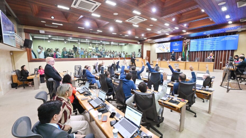 Deputados durante sessão na Assembleia Legislativa do Rio Grande do Norte que rejeitou proposta que queria manter aumento do ICMS para 2024 OC
