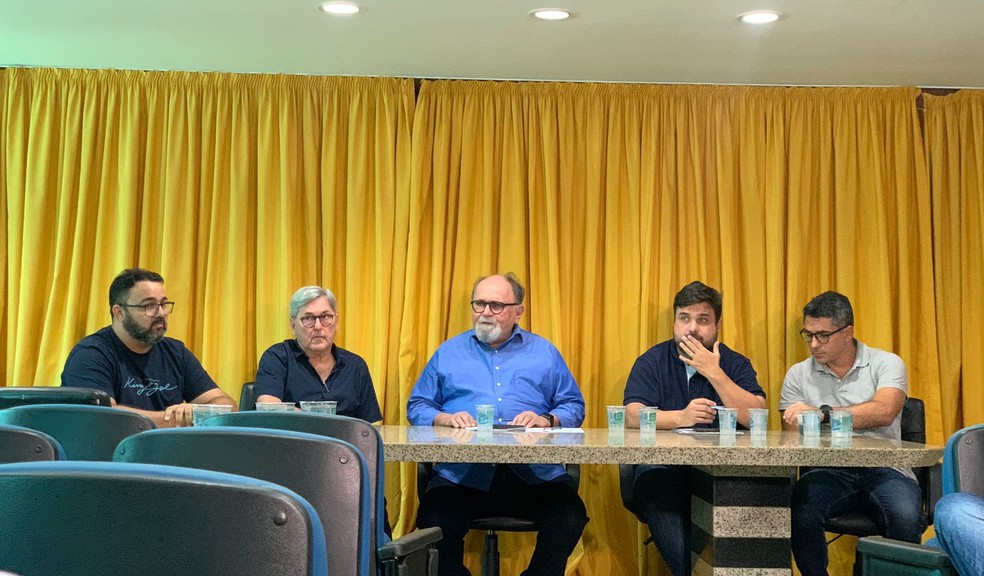 José Vanildo e dirigentes de clubes em reunião na FNF — Foto: Gustavo Brendo/Inter TV Cabugi