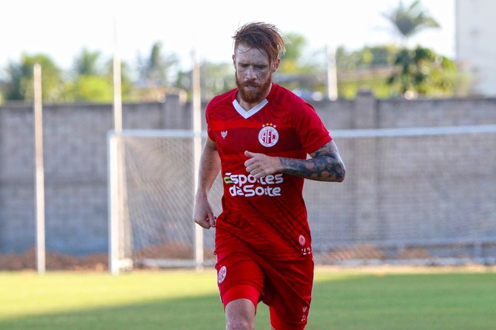 Souza já treina com o elenco do América-RN — Foto: Canindé Pereira/América FC