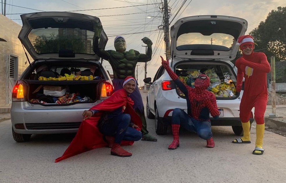 Conheça o grupo de amigos que distribui brinquedos para crianças carentes em Natal — Foto: Cedida