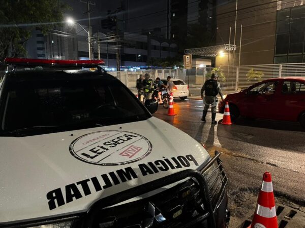 Fiscalização da operação Lei Seca em Natal — Foto: PMRN/Divulgação