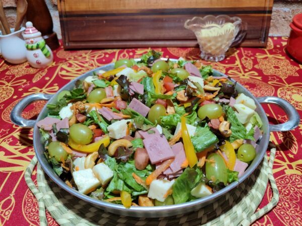 Receita de salada natalina — Foto: Inter TV Costa Branca