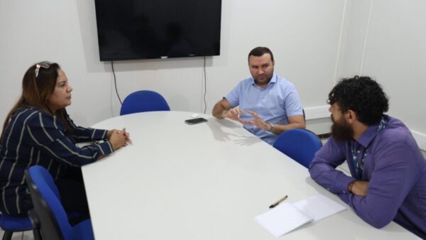 Prefeito Emídio Jr. durante conversa com o DNIT / Foto: Edeilson Morais