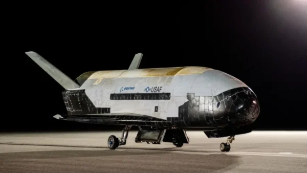 O avião espacial da SpaceX X-37B, da Força Espacial dos Estados Unidos O avião espacial X-37B, da Força Espacial dos Estados Unidos Staff Sgt. Adam Shanks/US Space Force
