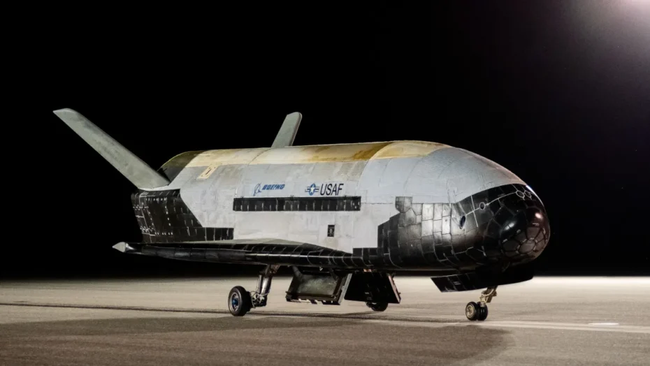 O avião espacial da SpaceX X-37B, da Força Espacial dos Estados Unidos O avião espacial X-37B, da Força Espacial dos Estados Unidos Staff Sgt. Adam Shanks/US Space Force