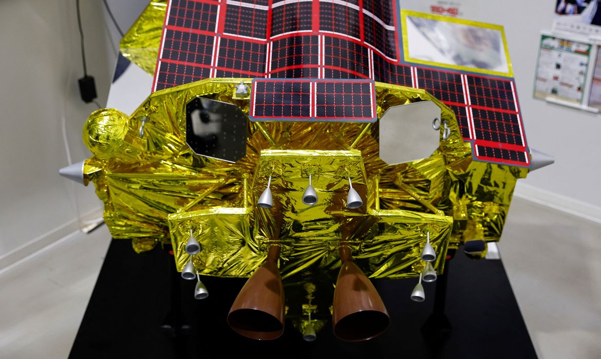 Modelo miniatura da Smart Lander for Investigating Moon (Slim) em Sagamihara, sul de Tóquio 19/1/2024 REUTERS/Kim Kyung-Hoon
