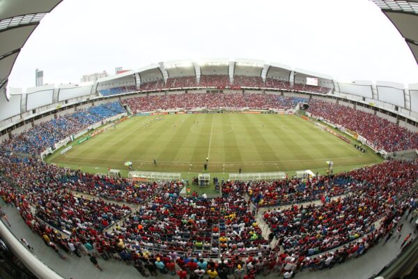 Arena das Dunas recebeu Flamengo x Fluminense em 2016 — Foto: Alexandre Lago/GloboEsporte.com
