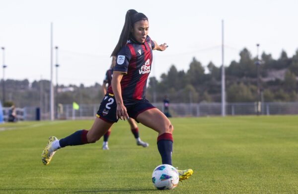 Antonia é titular do Levante e da seleção brasileira — Foto: Josele Bort/Levante