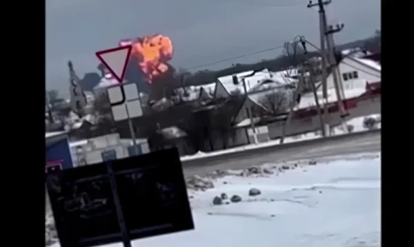 Avião militar russo cai com 65 prisioneiros ucranianos a bordo
Grupo faria parte de um acordo de troca de prisioneiros
4863WD-UKRAINE-CRISIS_BELGOROD_AIRPLANE_UGC_O_
Frame Reuters