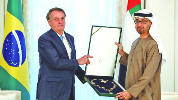 Ex-presidente Bolsonaro em visita ao príncipe herdeiro de Abu Dhabi, Mohamed bin Zayed - Foto: Alan Santos/PR