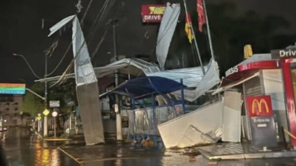 estragos da chuva em Porto Alegre