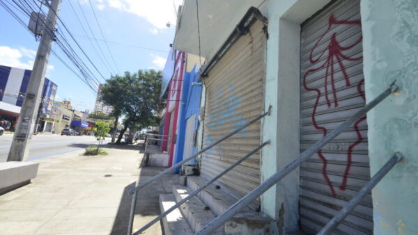 Portas fechadas se tornaram cena comum na Cidade Alta; Fecomércio indica que mudança de comportamento do consumidor afeta negócios na cidade