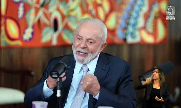 Brasília (DF), 19.12.2023 - Presidente Lula e a Primeira-dama, Janja Lula da Silva, são entrevistados pelo jornalista Marcos Uchoa para o programa Conversa com o Presidente, no Palácio do Alvorada. Imagem: Canal Gov