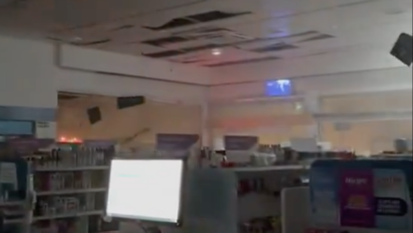 Farmácia de Santa Maria (RS) atingida pelo temporal