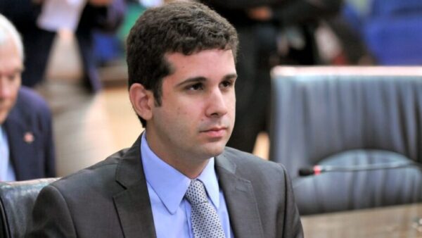 Vereador Felipe Alves, autor da lei que proíbe a linguagem neutra nas escolas / Foto: reproduçao