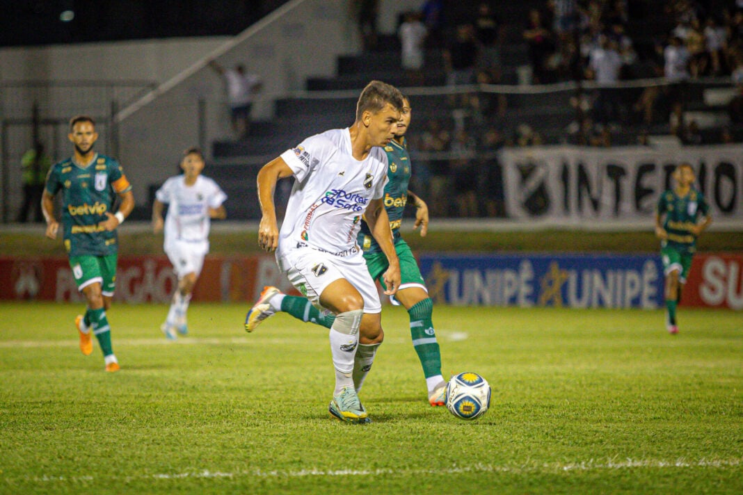 O ABC vence o Sousa/PB na noite deste sábado, no estádio Frasqueirão | Foto: Rennê Carvalho/ABC
