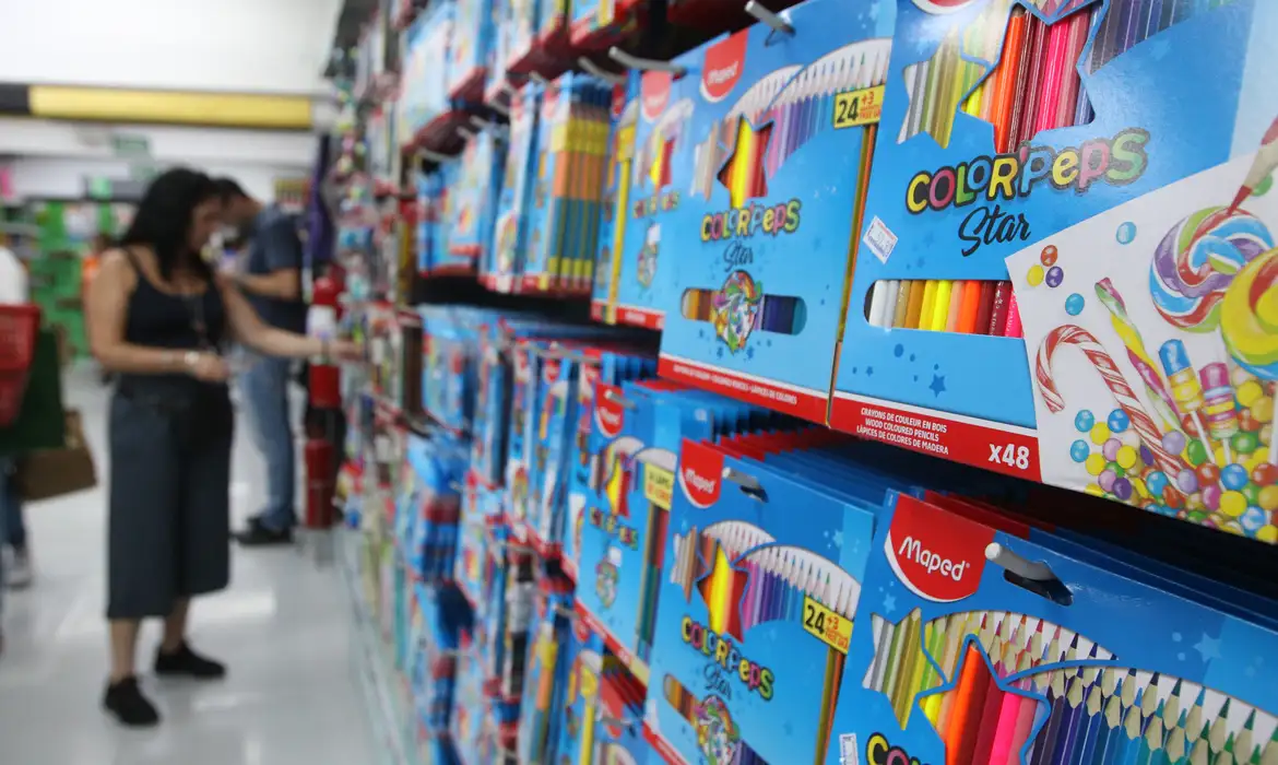 São Paulo (SP), 19/12/2023 - Movimento de consumidores na loja Armarinhos Fernando da rua 25 de Março. Foto: Rovena Rosa/Agência Brasil