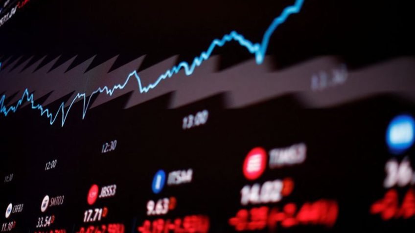 Investimentos, ações e preço do petróleo.