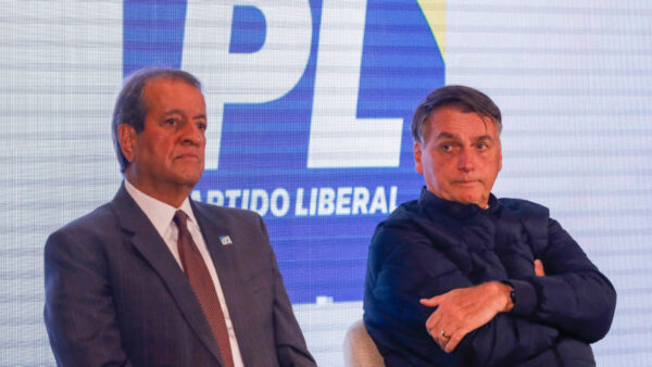 O presidente do Partido Liberal (PL) Valdemar Costa Neto e o ex-presidente Jair Bolsonaro