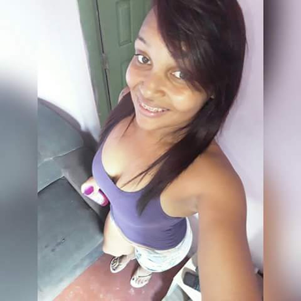 Jovem de 25 anos foi encontrada morta a facadas dentro de casa  — Foto: Arquivo Pessoal