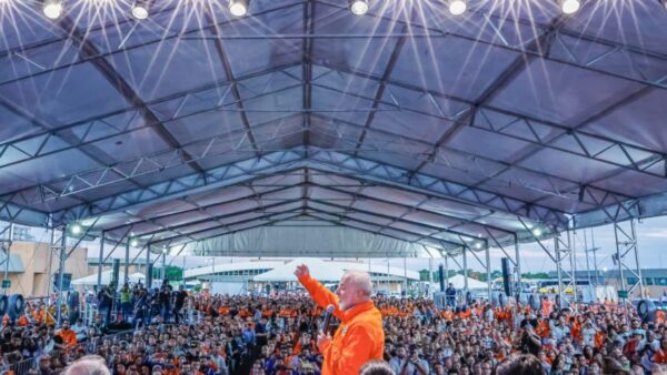 Lula em cerimônia da Petrobras