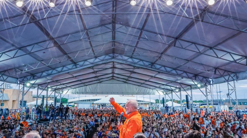 Lula em cerimônia da Petrobras