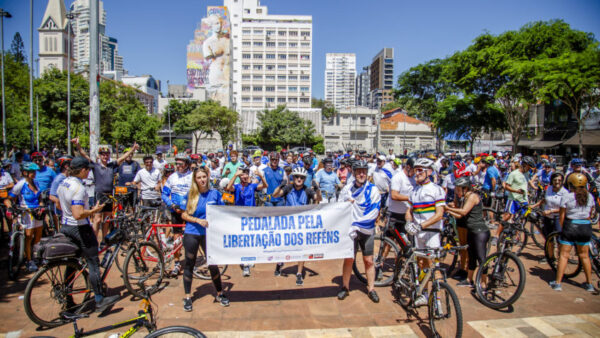 Pedalada em prol da libertação de reféns em São Paulo