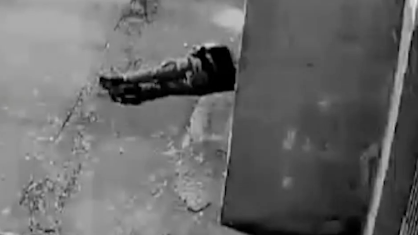 Imagens de câmera flagram momento em que policial militar é atingido na cabeça durante perseguição, em Belo Horizonte (MG), na última 6ª feira (5.jan) | Reprodução